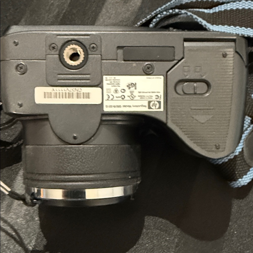 HP Black Digital Camera with Optex Blue Bag - Picture 6 of 12